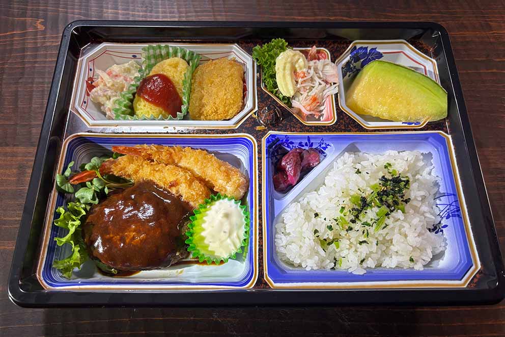 Sample supper bento box